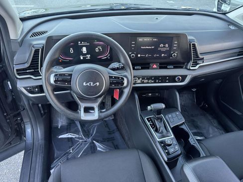 Used 2024 Kia Sportage LX image 2