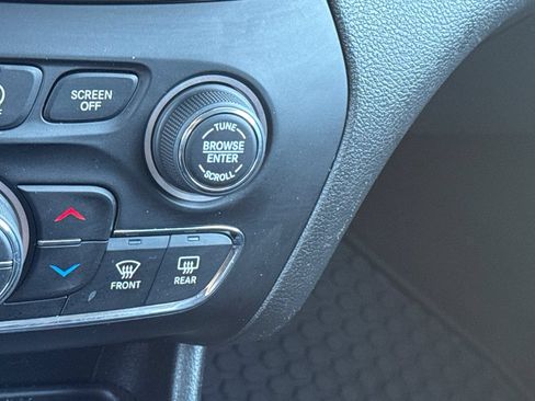 Used 2022 Jeep Cherokee Trailhawk w/ Comfort/Convenience Group AWD/4WD image 29