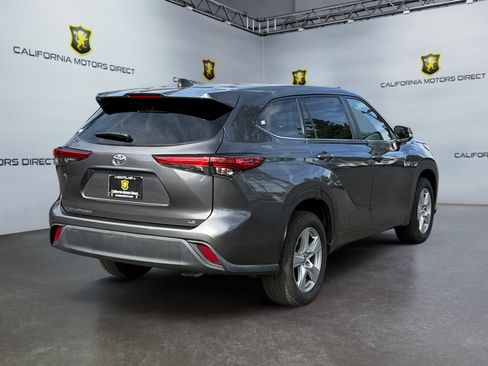 Used 2023 Toyota Highlander LE image 5