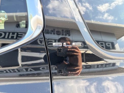 Used 2022 GMC Acadia SLE w/ Driver Convenience Package image 15