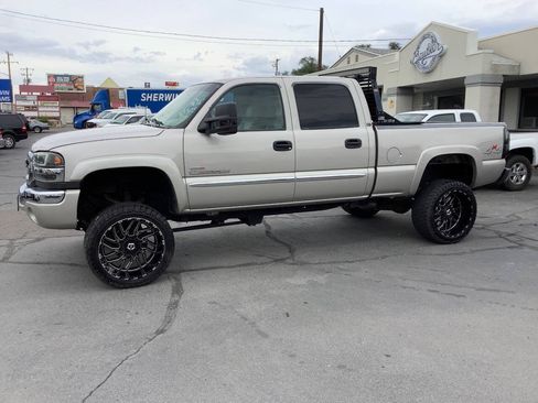Used 2006 GMC Sierra 2500 SLE w/ Onstar Plus Package AWD/4WD image 24
