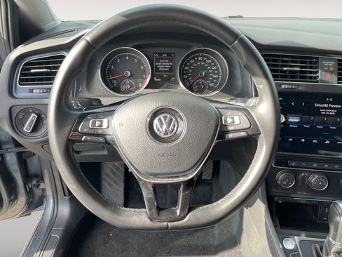 Used 2019 Volkswagen Golf SE w/ Driver Assistance Package image 10