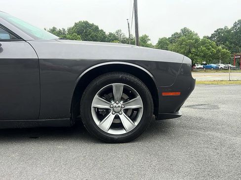 Used 2015 Dodge Challenger SXT RWD image 23