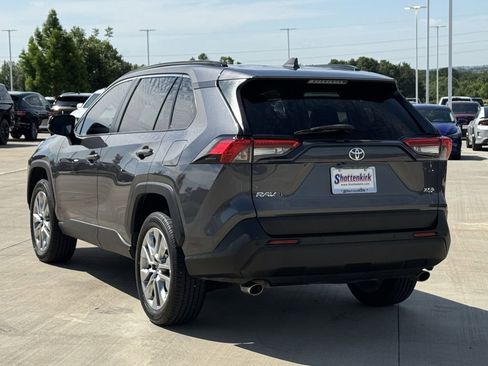 Used 2023 Toyota RAV4 XLE Premium FWD image 4