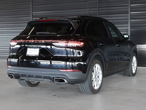 Certified 2023 Porsche Cayenne w/ Premium Package AWD/4WD image 10