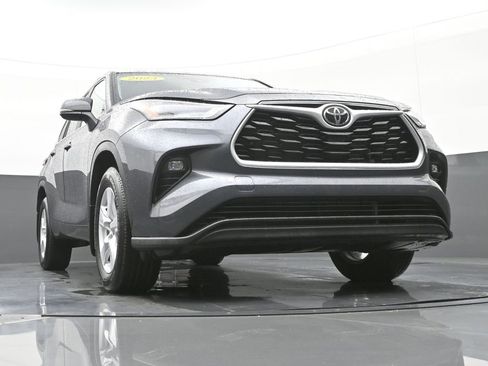 Used 2023 Toyota Highlander LE FWD image 45