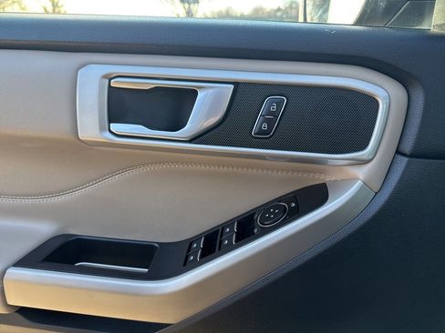 Used 2022 Ford Explorer XLT w/ Equipment Group 202A image 19