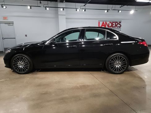 Used 2025 Mercedes-Benz C 300 Sedan w/ Winter Package image 4