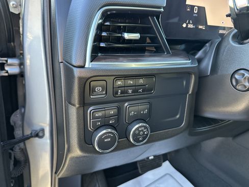 Certified 2025 Chevrolet Suburban Premier image 16