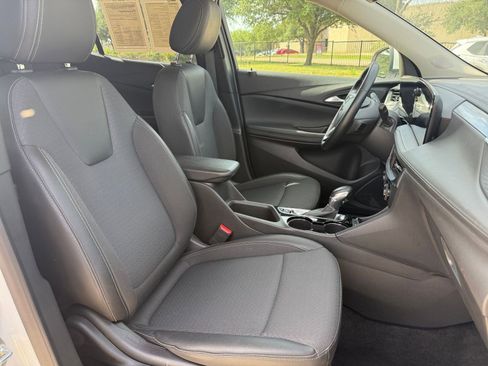 Used 2025 Buick Encore GX Preferred FWD image 37