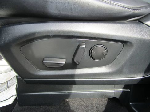 Used 2023 Ford Explorer XLT w/ Equipment Group 202A AWD/4WD image 28