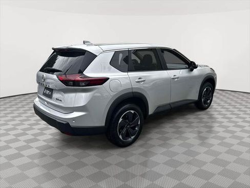 Used 2024 Nissan Rogue SV AWD/4WD image 6
