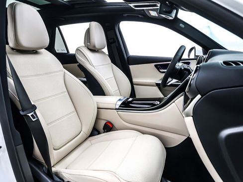 Certified 2025 Mercedes-Benz GLC 350e 4MATIC image 9