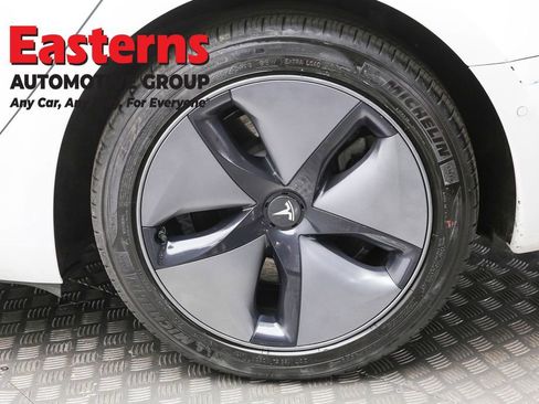 Used 2019 Tesla Model 3 Standard Range image 8