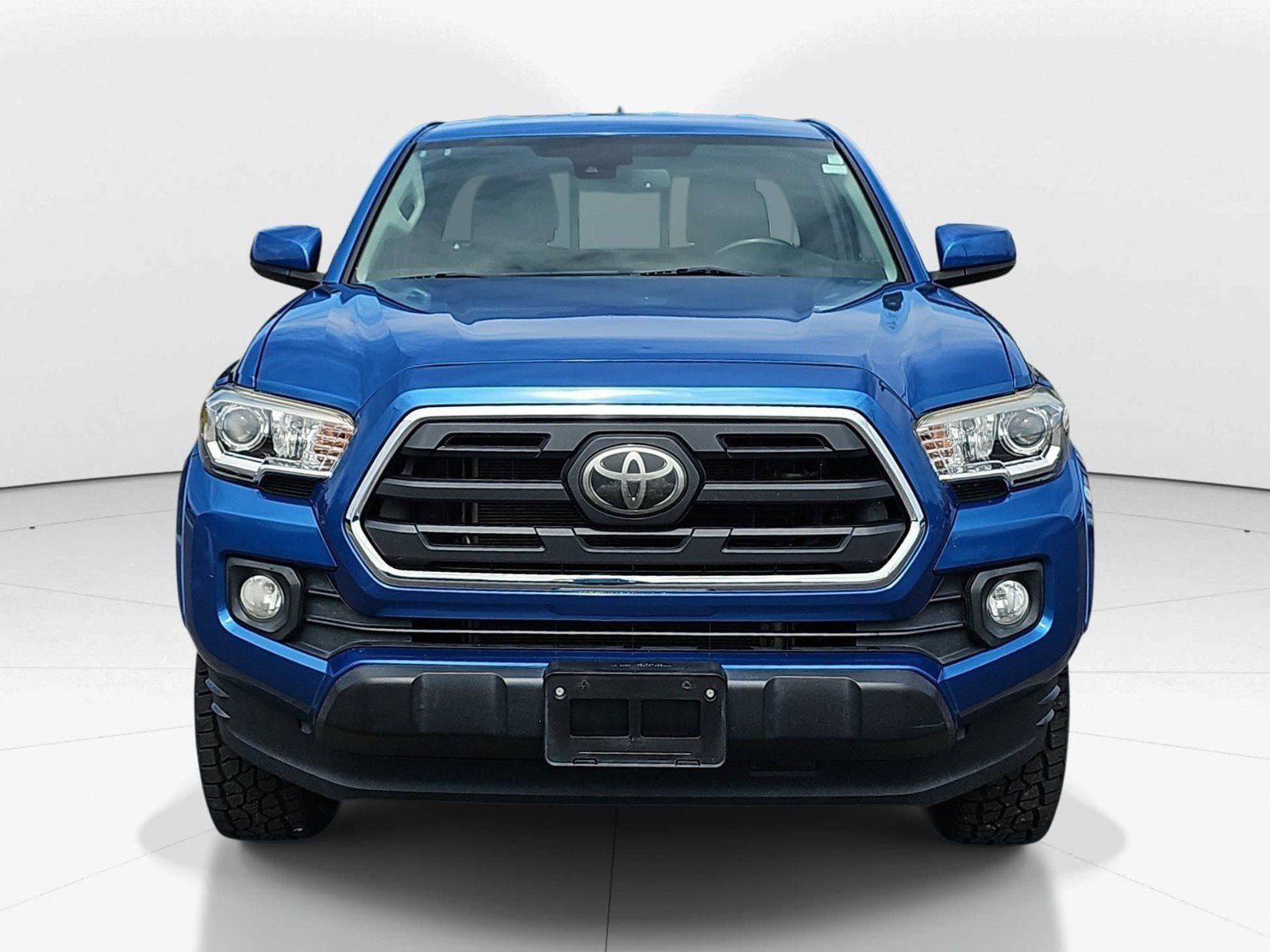 Used 2018 Toyota Tacoma SR5 AWD/4WD image 9