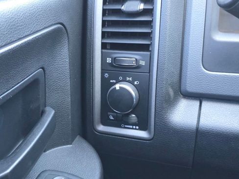 Used 2018 RAM 2500 Tradesman w/ Chrome Appearance Group image 31