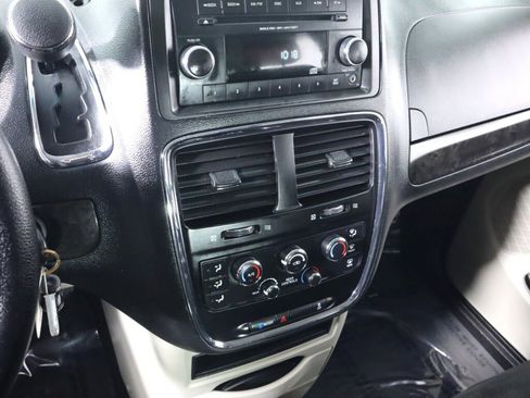 Used 2016 Dodge Grand Caravan SE w/ Quick Order Package 29E SE image 15