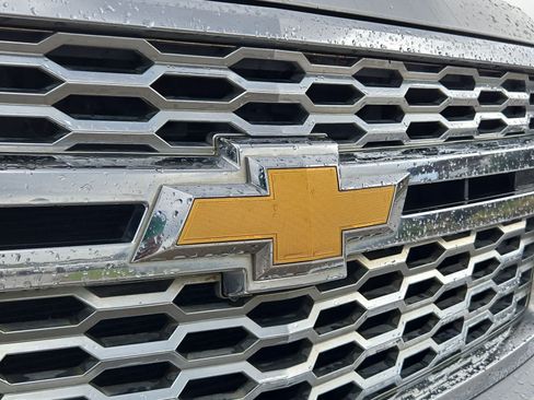 Used 2016 Chevrolet Suburban LT RWD image 10