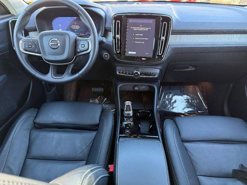 Certified 2025 Volvo XC40 B5 Plus image 12