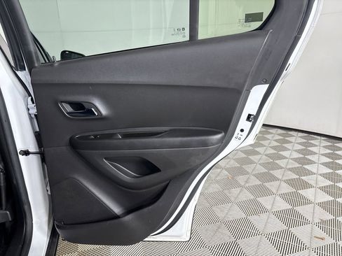 Used 2022 Chevrolet Trax LS w/ Tint and Cruise Package image 23