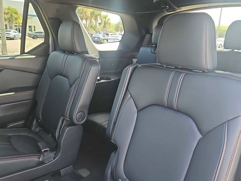 Used 2025 Honda Pilot TrailSport image 25