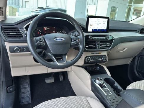 Used 2020 Ford Escape SE image 16