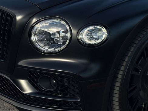 Used 2023 Bentley Flying Spur V8 image 14