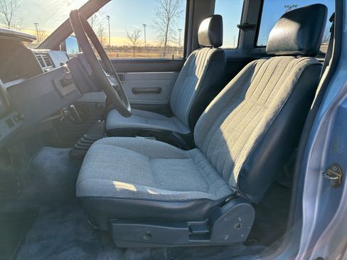 Used 1987 Nissan Pickup 2WD King Cab image 9