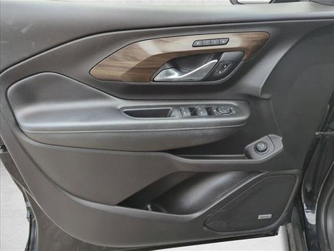 Used 2018 GMC Terrain Denali w/ Advanced Safety Package image 10