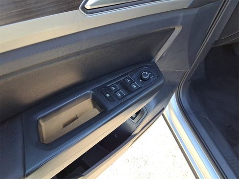 Used 2018 Volkswagen Atlas SE image 16