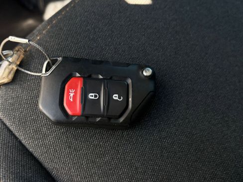 Used 2025 Jeep Wrangler Sport S image 21