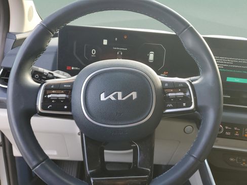 Certified 2025 Kia Carnival SX image 16