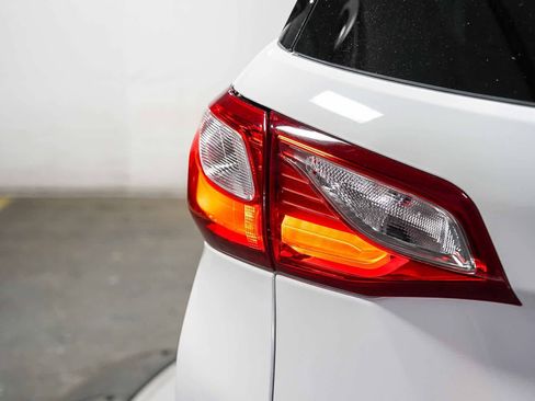 Used 2019 Chevrolet Equinox Premier w/ LPO, Cargo Package FWD image 11