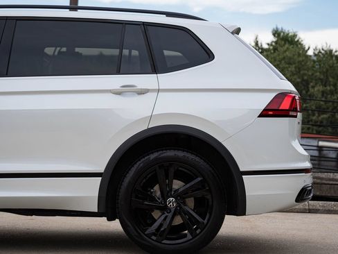 Certified 2023 Volkswagen Tiguan SE R-Line AWD/4WD image 4