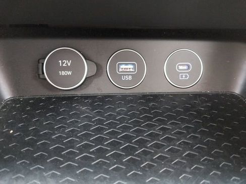 Used 2025 Genesis G70 2.5T image 28