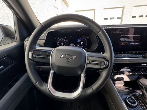 Used 2025 Chevrolet Colorado ZR2 w/ Midnight Edition image 17