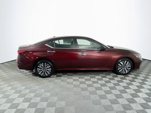 Used 2025 Nissan Altima 2.5 SV FWD image 9