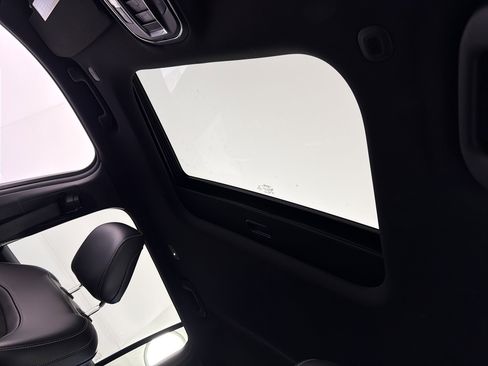 Used 2023 Jeep Grand Cherokee L Laredo image 20