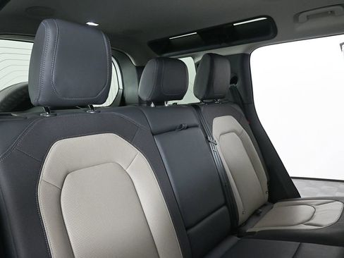 Used 2024 Land Rover Defender 110 X-Dynamic SE image 20