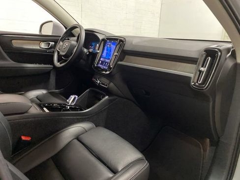 Used 2025 Volvo XC40 B5 Plus AWD/4WD image 25