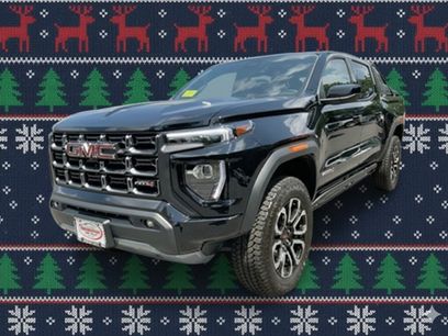 New 2025 GMC Canyon AT4 w/ Nightfall Edition