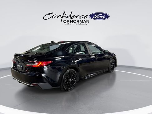 Used 2025 Toyota Camry SE FWD image 9