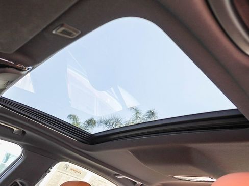 Used 2022 BMW 530e w/ Premium Package image 26