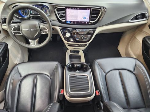 Used 2023 Chrysler Pacifica Touring-L FWD image 24
