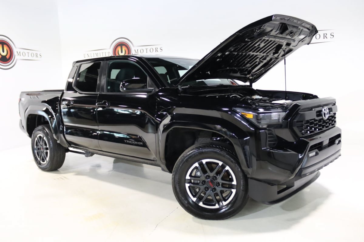 Used 2024 Toyota Tacoma TRD Sport AWD/4WD image 24