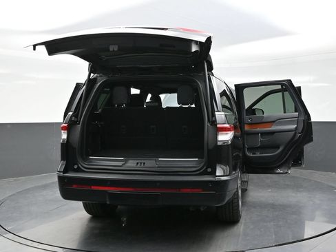Used 2022 Lincoln Navigator Reserve AWD/4WD image 42