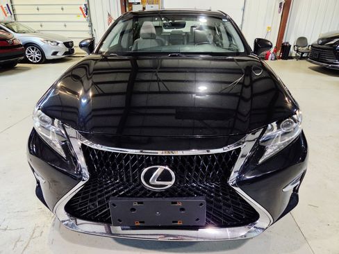 Used 2016 Lexus ES 350 w/ Premium Package w/Wood Trim FWD image 12