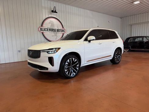 Used 2026 Volvo XC90 B5 Plus w/ Protection Package Premier AWD/4WD image 5