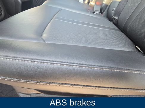 Used 2022 Kia Sorento S w/ Panoramic Sunroof Package FWD image 13