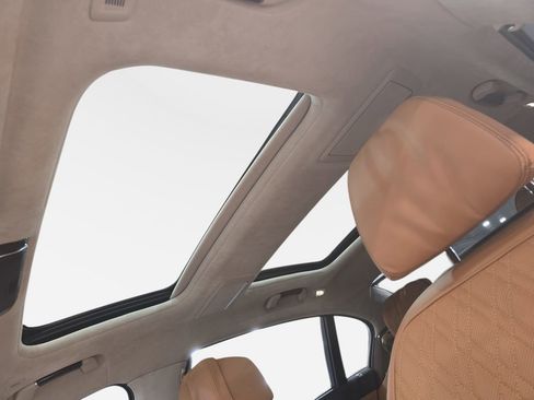 Used 2022 BMW M760i xDrive w/ Luxury Rear Seating Package image 27